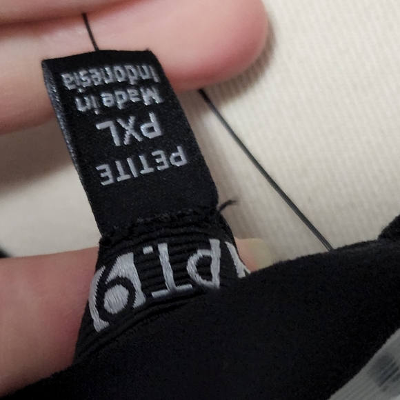 Apt. 9 plum white petunia floral sleeveless blouse size xlp - Picture 7 of 9